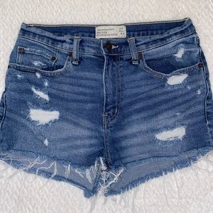 Mid rise boyfriend shorts